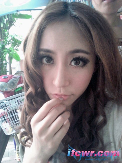 非诚勿扰4号女嘉宾那虹照片