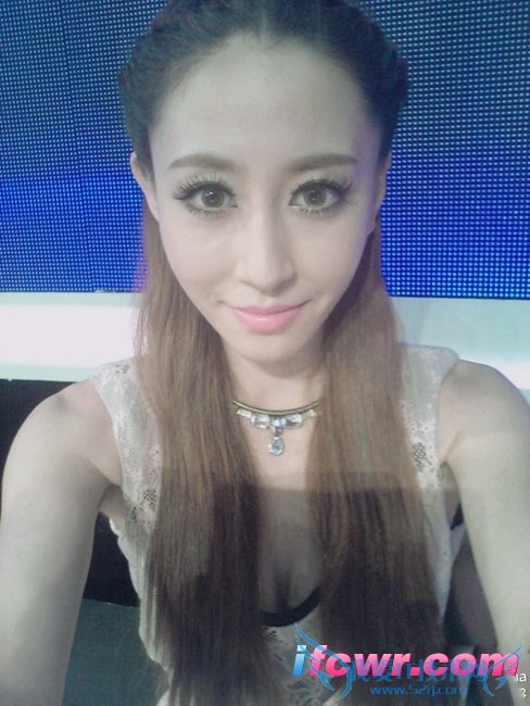 非诚勿扰4号女嘉宾那虹照片