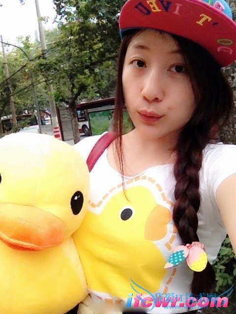 非诚勿扰5号女嘉宾尹佳照片