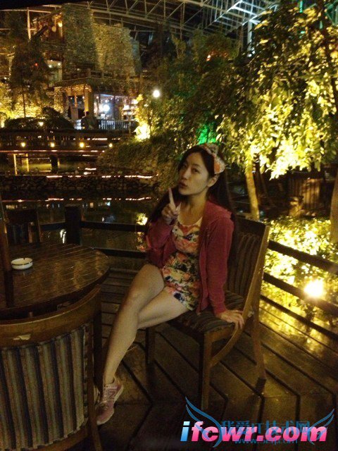 非诚勿扰5号女嘉宾尹佳照片