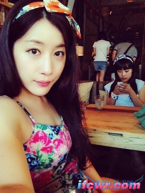 非诚勿扰5号女嘉宾尹佳照片