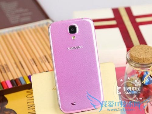 图为 三星 GALAXY S4 背面