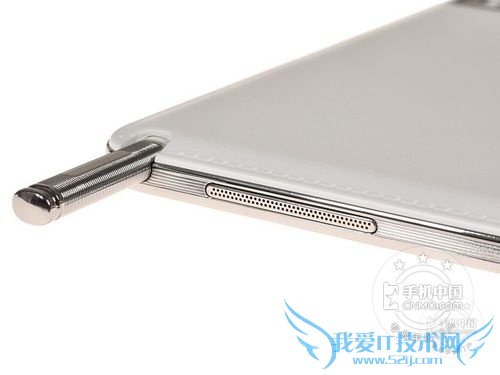 图为 三星P600 背面