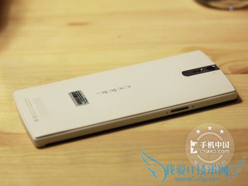 图为:OPPO X909(Find 5/16GB)手机背面