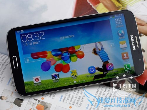 三星I9200 正面图