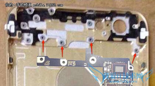 ▲主板局部接口和后壳对比