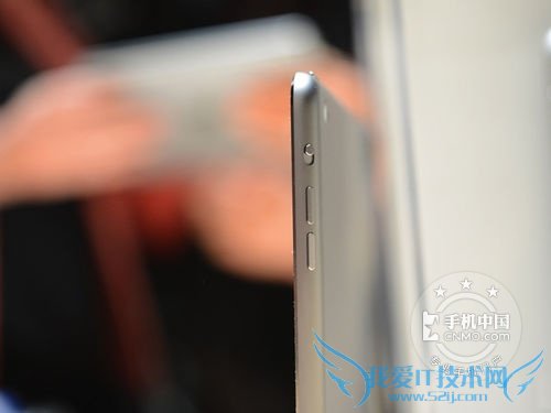 图为:苹果iPad Air 侧面