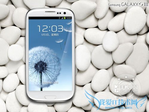 图为 三星i9300 正面