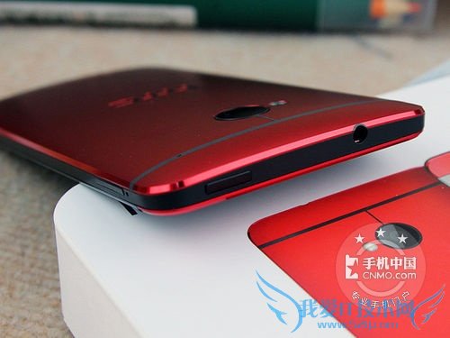 图为 HTC One 801e 侧面