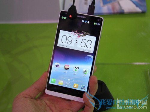 酷派8736 正面图