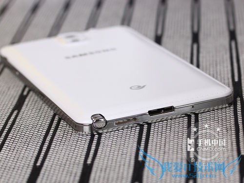 图为:三星 GALAXY Note 3 手机背面