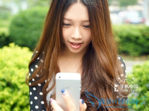 图为:苹果iPhone 5(16GB)手机背面