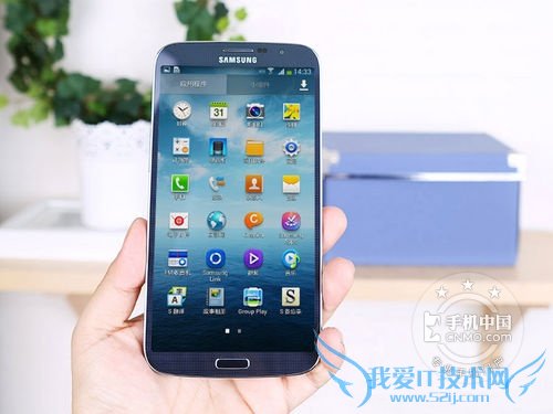 图为三星I9200 正面