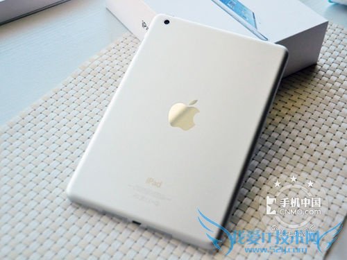图为 苹果iPad mini背面