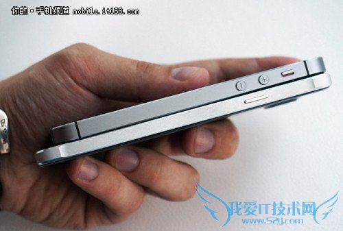 ▲金属边框与iPhone 5S对比
