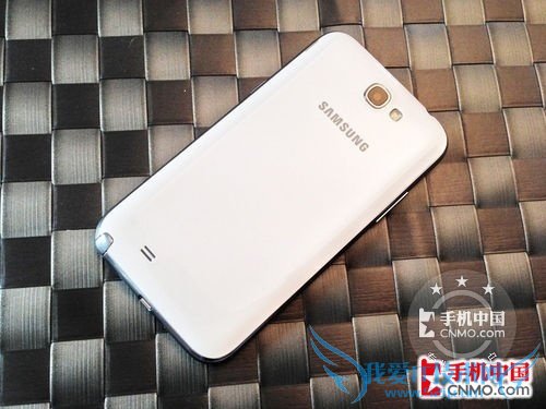 图为:三星 N7100 手机 背面