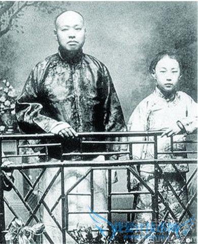 张爱玲父亲是谁 张爱玲与李鸿章的关系 张爱玲父亲是谁 张爱玲与李鸿章的关系