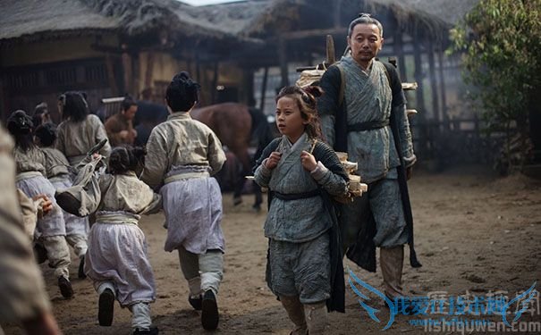 电影《赵氏孤儿》程婴带着赵孤 电影《赵氏孤儿》程婴带着赵孤