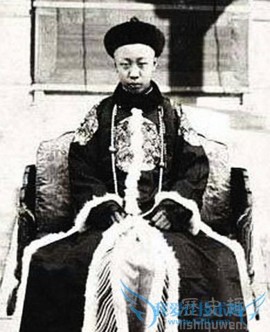 溥仪穿龙袍照片 溥仪穿龙袍照片