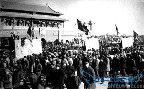 天安门广场批判刘少奇的人群 天安门广场批判刘少奇的人群