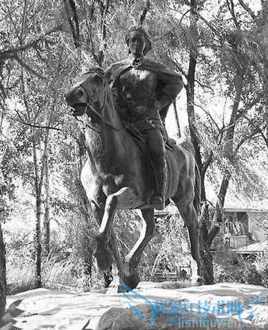 赵一曼雕像 赵一曼雕像