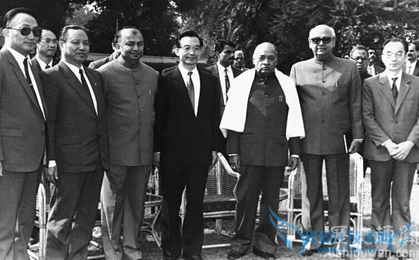 帕·文·纳拉辛哈·拉奥(右三) 帕·文·纳拉辛哈·拉奥(右三)