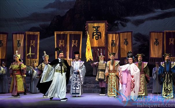 商汤戏曲形象(前左) 商汤戏曲形象(前左)