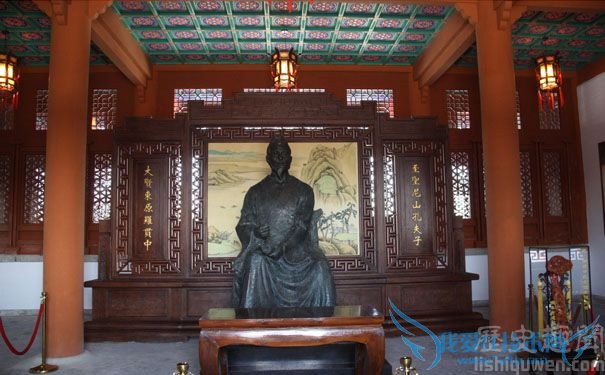 罗贯中纪念馆中的塑像 罗贯中纪念馆中的塑像