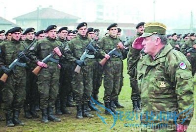 波黑塞族宣布维和部队人质已全部获释 波黑塞族宣布维和部队人质已全部获释