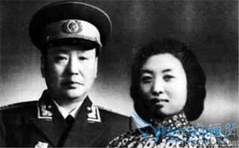 乌兰夫的事迹 乌兰夫的妻子是谁 乌兰夫的事迹 乌兰夫的妻子是谁