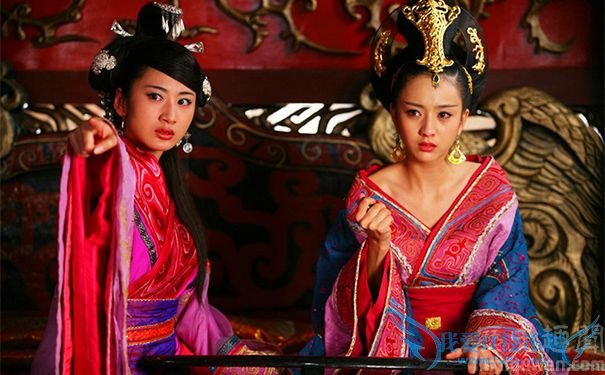 《母仪天下》赵飞燕与赵合德剧照 《母仪天下》赵飞燕与赵合德剧照
