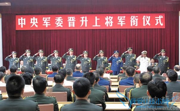 胡锦涛颁布命令状 胡锦涛颁布命令状