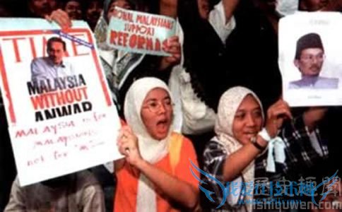 9月2日马来西亚政府宣布解除副总理兼财政部长 9月2日马来西亚政府宣布解除副总理兼财政部长