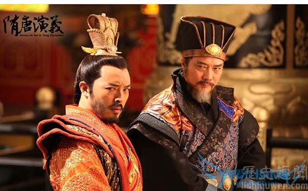 隋炀帝(富大龙饰)与宇文化及(徐少强饰)密谋 隋炀帝(富大龙饰)与宇文化及(徐少强饰)密谋