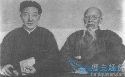 徐悲鸿(左)与齐白石(右)合影 徐悲鸿(左)与齐白石(右)合影