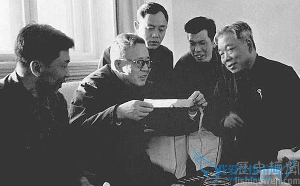 华罗庚简介 关于华罗庚的故事 华罗庚简介 关于华罗庚的故事