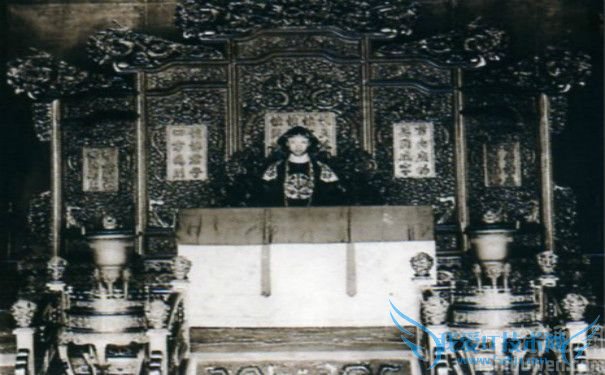 溥仪是如何登基的 后人如何评价溥仪 溥仪是如何登基的 后人如何评价溥仪