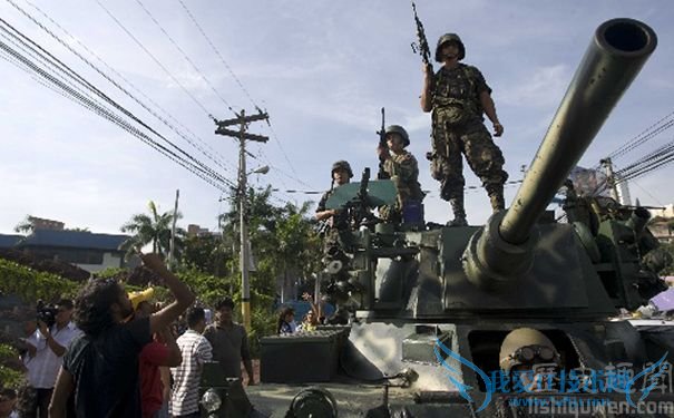 士兵包围总统府 士兵包围总统府