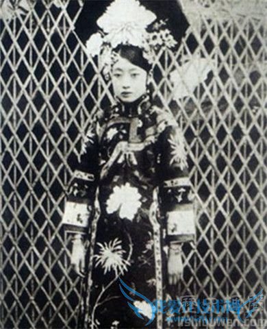 婉容漂亮吗 婉容是不是断了一只手 婉容漂亮吗 婉容是不是断了一只手