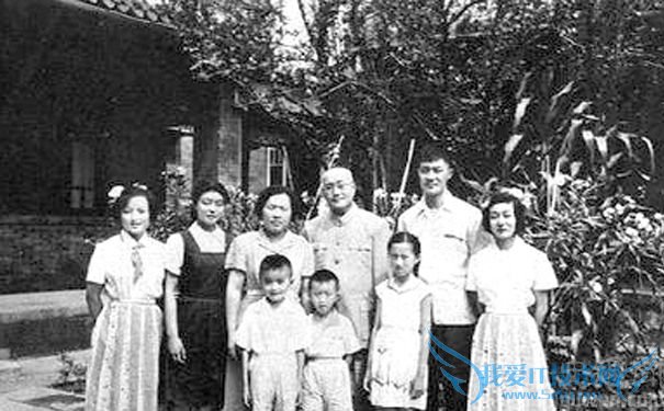 刘伯承的全家福.jpg 刘伯承的全家福.jpg