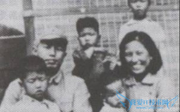 黄镇简介 黄镇夫人朱霖及其子女介绍 黄镇简介 黄镇夫人朱霖及其子女介绍