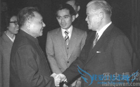 邓小平会见来华访问的日本首相大平正芳 邓小平会见来华访问的日本首相大平正芳