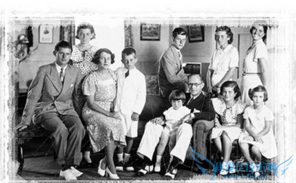 肯尼迪家族的合照.jpg 肯尼迪家族的合照.jpg