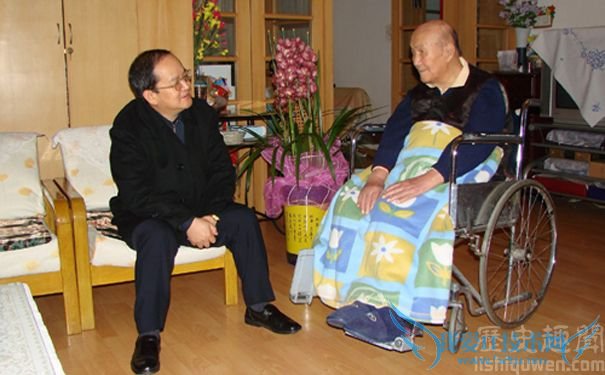 鹿心社局长专程看望老红军李廷赞 鹿心社局长专程看望老红军李廷赞