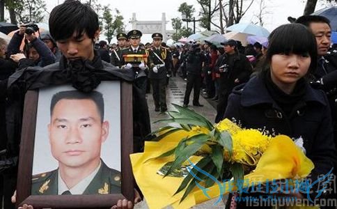 钟荐勤简介 钟荐勤还没给女儿拍过照片 钟荐勤简介 钟荐勤还没给女儿拍过照片