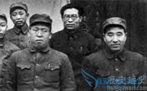 第四野战军领导,右起:林彪、高岗、罗荣桓 第四野战军领导,右起:林彪、高岗、罗荣桓