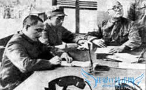 第二野战军领导,左起:邓小平、张际春、刘伯承 第二野战军领导,左起:邓小平、张际春、刘伯承