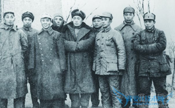 陈士榘有几个夫人 陈士榘与粟裕是什么关系 陈士榘有几个夫人 陈士榘与粟裕是什么关系