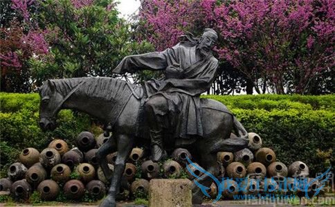 诗人贺知章介绍 贺知章的诗有哪些 诗人贺知章介绍 贺知章的诗有哪些