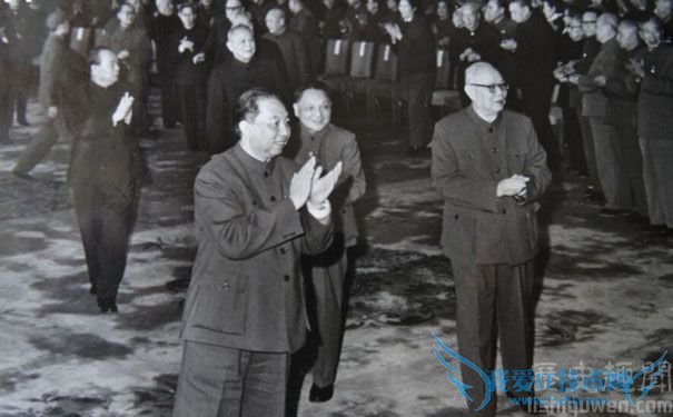 华国锋与邓小平 华国锋与邓小平